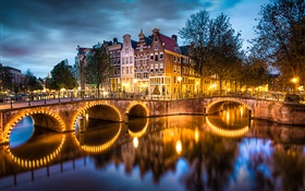 アムステルダム、オランダ、夜、ライト、川、橋、家 HDの壁紙
