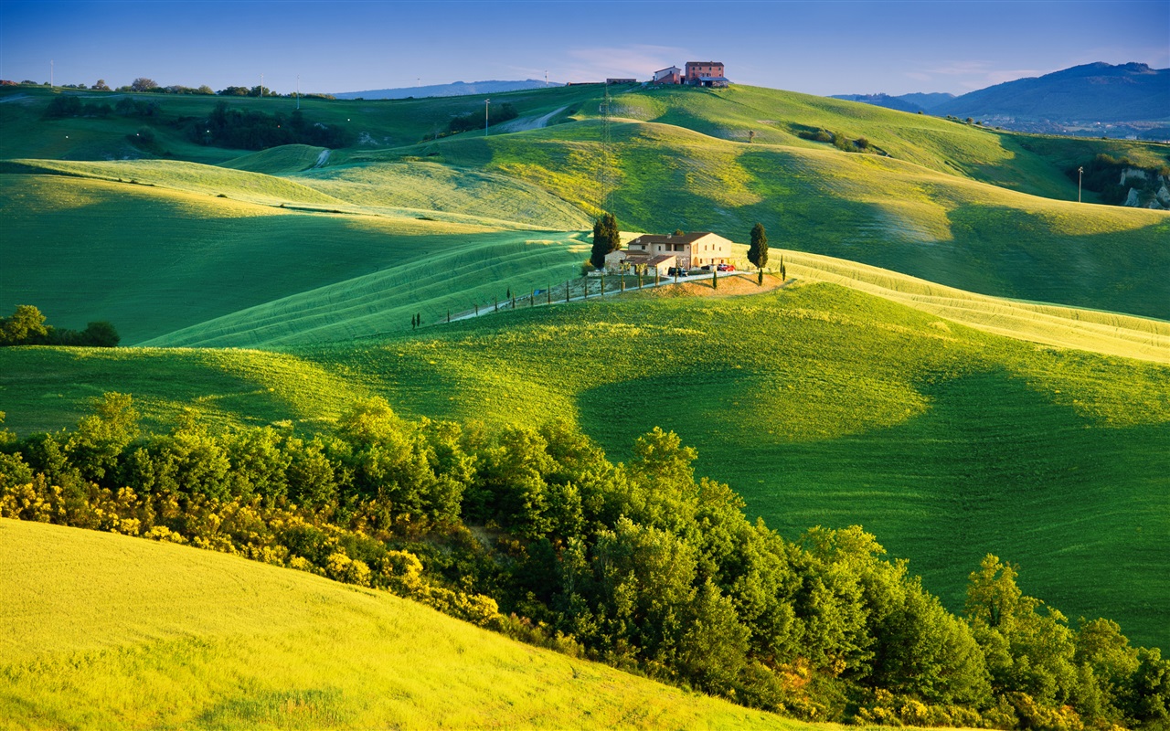 イタリア、緑の野原、美しい風景 1280x800 壁紙 背景画像