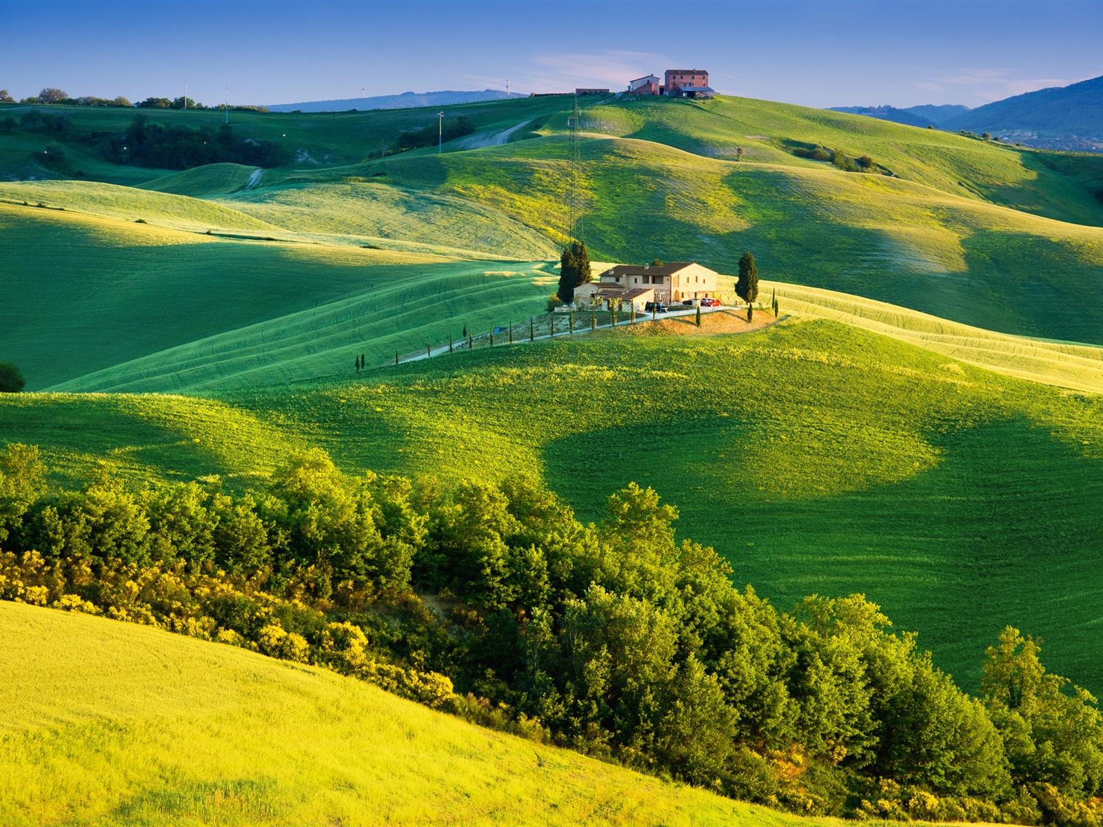 イタリア、緑の野原、美しい風景 1600x1200 壁紙 背景画像
