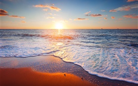 美しい夕日、海、海岸、空、雲、砂 HDの壁紙