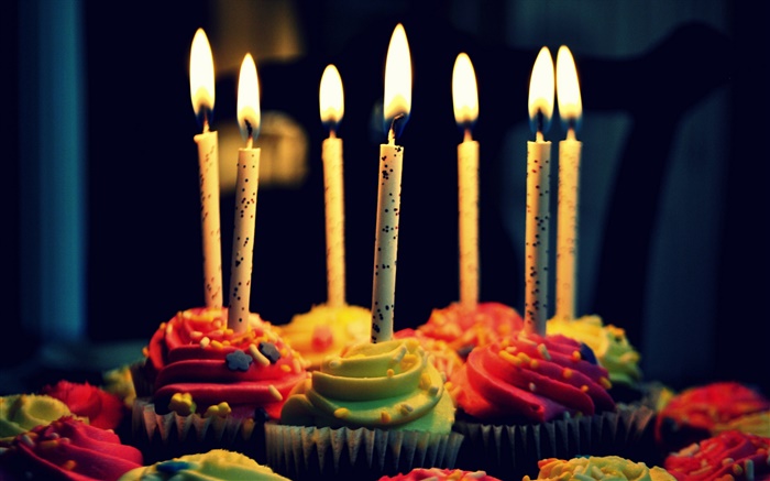 カップケーキ、クリーム、誕生日、キャンドル、火 壁紙 ピクチャー