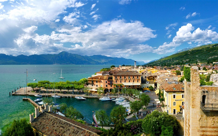イタリア、ヴェネト、海岸、海、街、家、ボート、青空 壁紙 ピクチャー