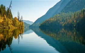 エコーレイク、Monashee山脈、ブリティッシュコロンビア州、カナダ、水反射 HDの壁紙