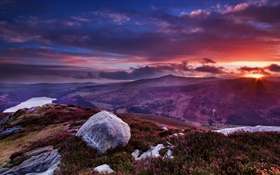 アイルランド、山、岩、花、草、雲、夕日 HDの壁紙