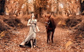 少女と馬、秋、黄色の葉 HDの壁紙