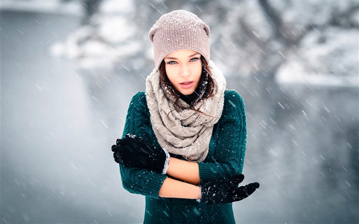寒い冬、雪、風、手袋、帽子の少女 壁紙 ピクチャー