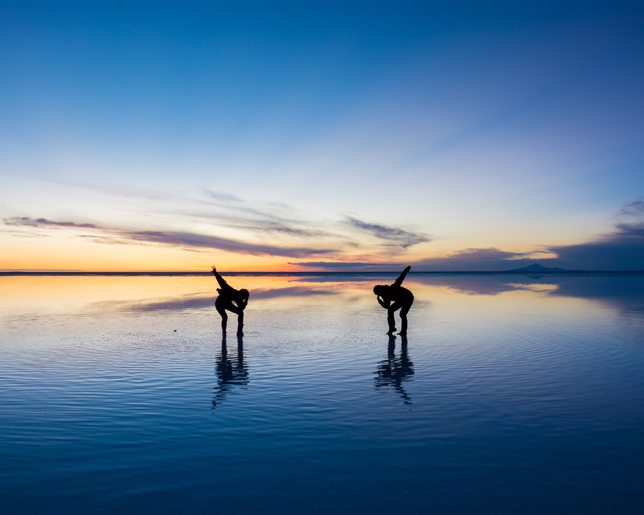 美しい自然 ウユニ塩湖 人々のダンス 日没 日本 デスクトップの壁紙 1280x1024 壁紙をダウンロード Ja Hdwall365 Com