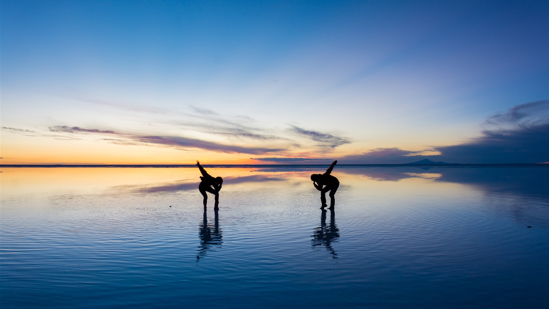 美しい自然 ウユニ塩湖 人々のダンス 日没 日本 デスクトップの壁紙 19x1080 壁紙をダウンロード Ja Hdwall365 Com