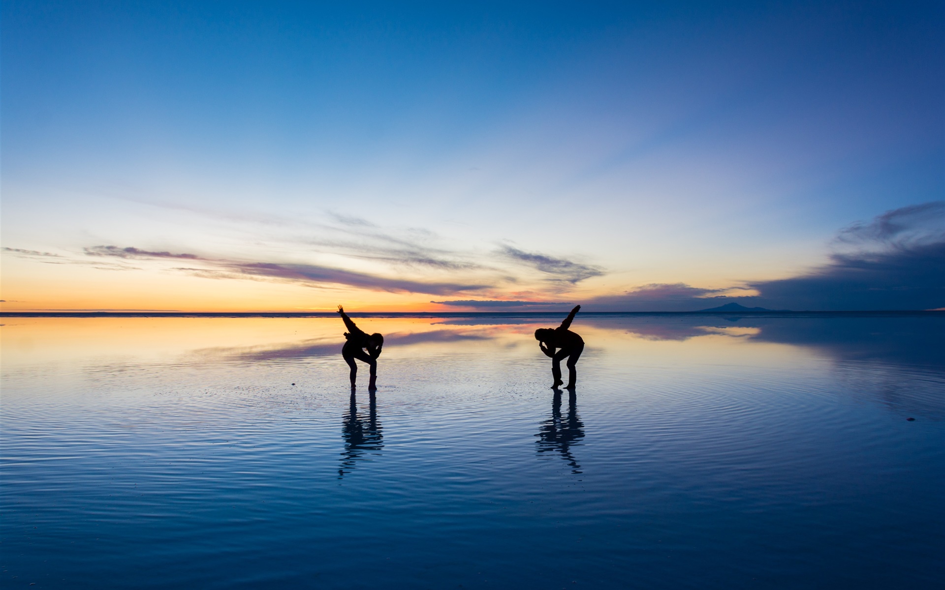 美しい自然 ウユニ塩湖 人々のダンス 日没 日本 デスクトップの壁紙 19x10 壁紙をダウンロード Ja Hdwall365 Com