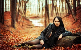 森、秋、黄色の葉に黒い髪の少女 HDの壁紙