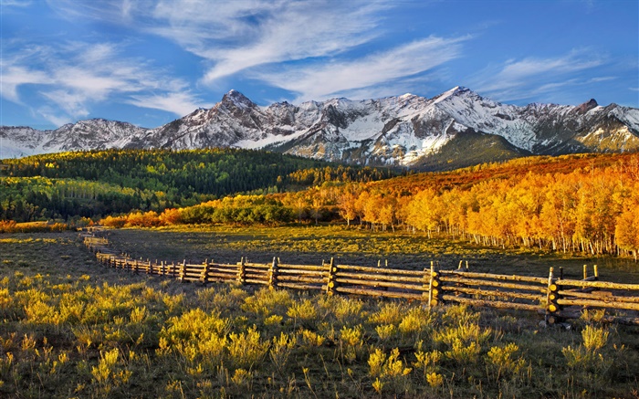 美しい秋の風景、山、森、フェンス 壁紙 ピクチャー