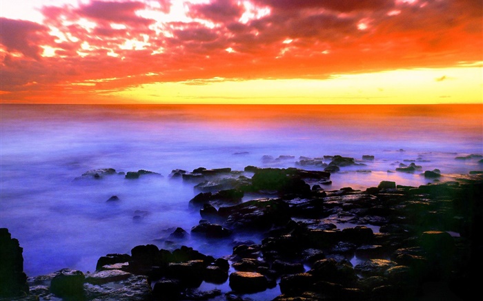 美しい赤い空、夕日、海、石、ハワイ、アメリカ 壁紙 ピクチャー