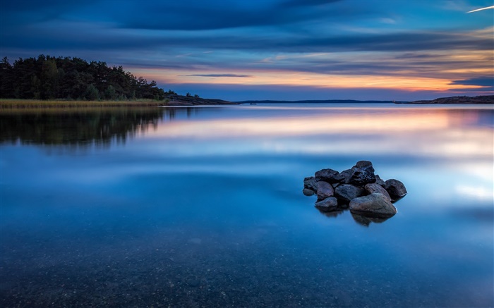 夕暮れ、湖、水、石、木、ノルウェーの自然の風景 壁紙 ピクチャー