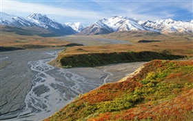 イーストフォーク川、山、秋、デナリ国立公園、アラスカ州、アメリカ HDの壁紙