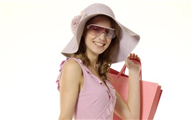 幸せなショッピングの女の子、ピンクのドレス、帽子、サングラス