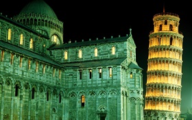 ピサのイタリアピサの斜塔、夜、ライト
