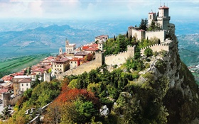 イタリア、町、山、街、城、崖 HDの壁紙