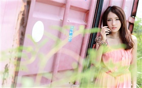 ピンクのドレス台湾の女の子