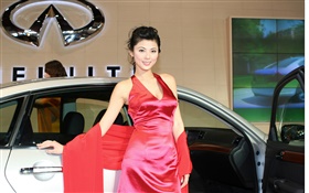 車で赤いドレス中国人少女 HDの壁紙