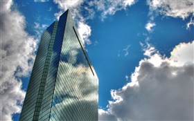 超高層ビル、雲、青空