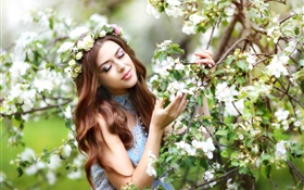 茶色の髪の少女、リンゴの木、白い花の花 HDの壁紙