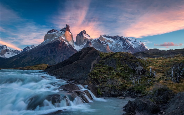 チリ、パタゴニア、国立公園トーレスデルパイネ、山、川、日の出 壁紙 ピクチャー