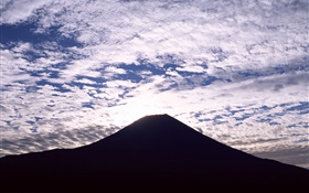 富士山、日本、シルエット、雲、夕暮れ HDの壁紙