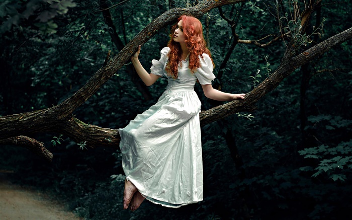 赤髪の少女、白いドレス、森、木 壁紙 ピクチャー