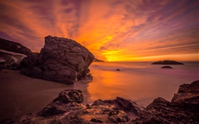 オーシャン日没、海岸、岩、雲、赤い空 HDの壁紙