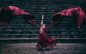 赤いドレスの女の子のダンス、階段