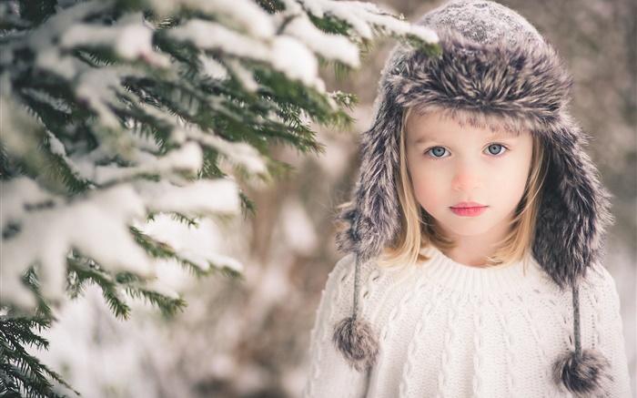 冬の子供の女の子、雪、帽子、セーター、木 壁紙 ピクチャー