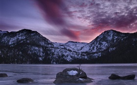 湖、山、石、夕暮れ HDの壁紙