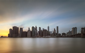マンハッタン、夕暮れの都市、水の反射、アメリカ HDの壁紙