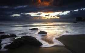 ビーチ、石、海、雲、日没 HDの壁紙