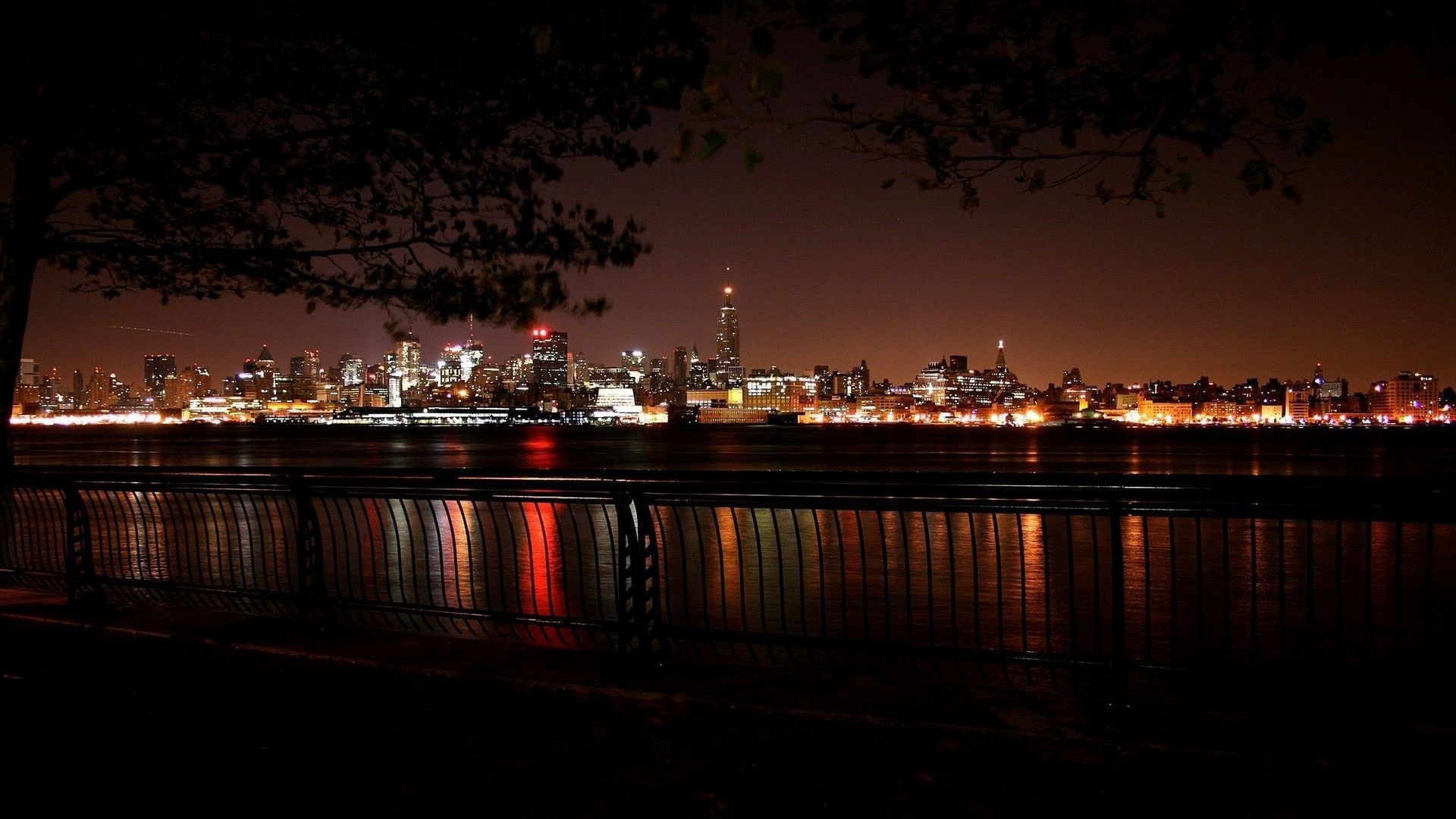 街の夜、明かり、川 1920x1080 壁紙 背景画像